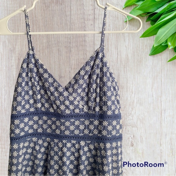 NWT! Ivy & Jun Embroidered Floral  Spaghetti Strap Dress Size Medium - Picture 2 of 4